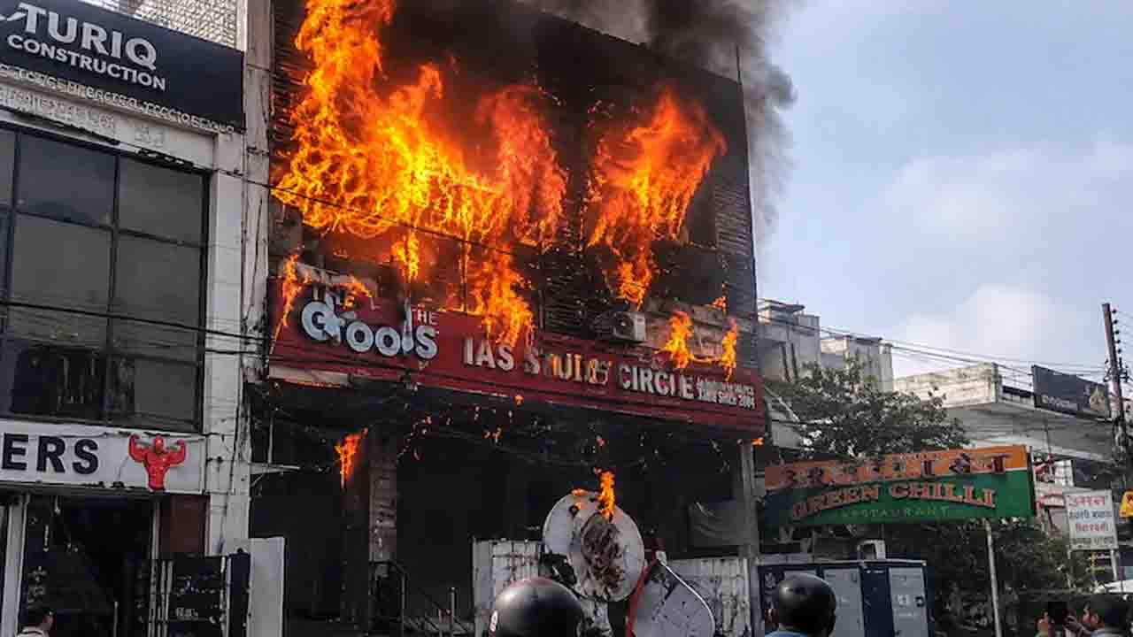 Lucknow Coaching Center Fire: लखनऊ की कोचिंग में लगी भयानक आग, 14 छात्रों की मौत