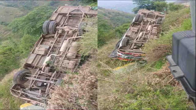 Mandi HRTC Bus Accident सरकाघाट में अनियंत्रित होकर पलटी सरकारी बस, ड्राइवर-कंडक्टर सहित सवारी भी घायल