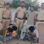 घने कोहरे में रेंगते हुए आतंकी को किया ढेर, हिमाचल के कैप्टन योगेंद्र को राष्ट्रपति ने दिया शौर्य चक्र 1 Mandi News: मंडी में चंडीगढ़ नंबर की कार से चिट्टा बरामद, मां-बेटा, बहू और बेटी समेत पूरा परिवार गिरफ्तार