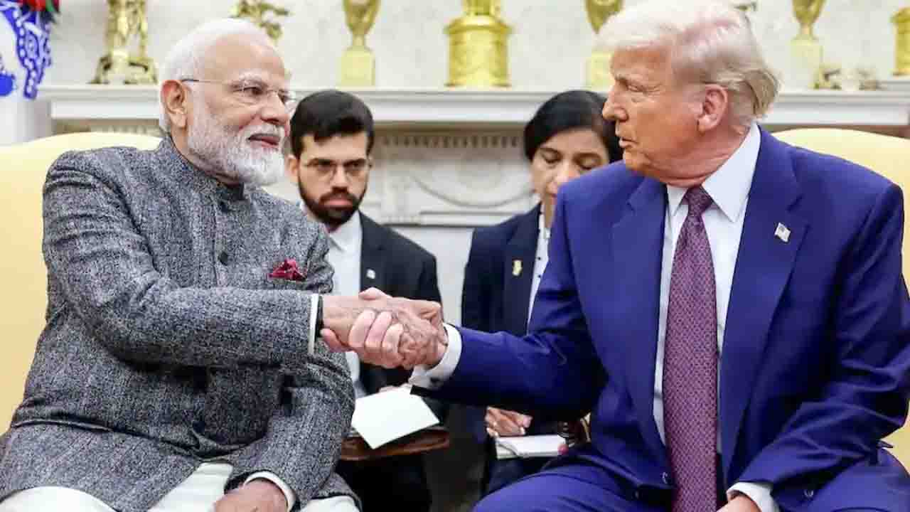Trump New Tariffs: भारत पर 12.5% अतिरिक्त टैक्स लगाने की तैयारी में अमेरिका, जानिए इस नए प्रस्ताव के पीछे की पूरी इनसाइड स्टोरी