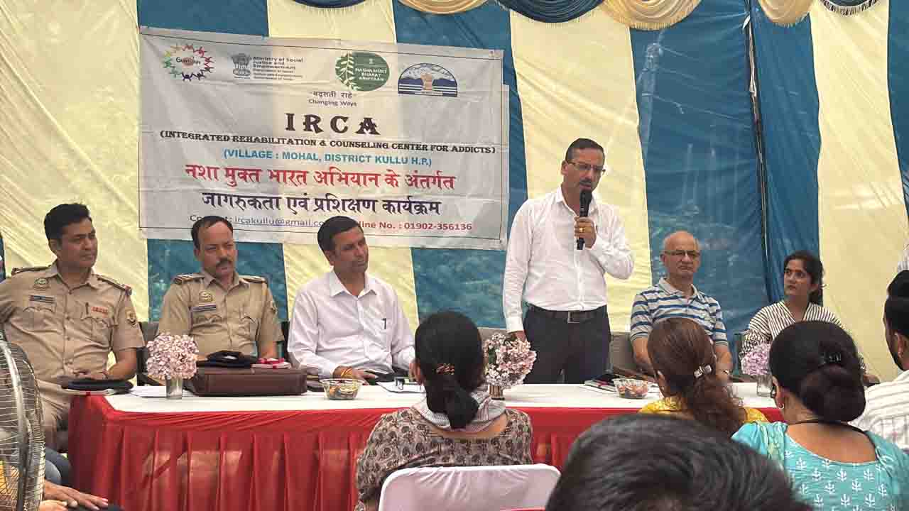 Kullu News: नशा मुक्त समाज निर्माण का लिया संकल्प, कुल्लू के मौहल में जागरूकता शिविर सफलतापूर्वक संपन्न
