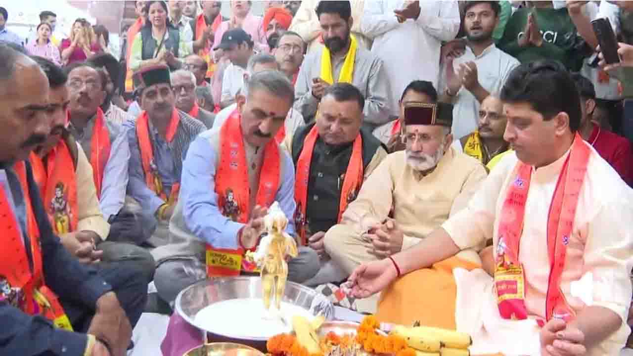 Ayodhya Ram Mandir Chanda Chori CM Sukhvinder Singh Sukhu, Shimla Ram Mandir Puja: 'चंदा चोरों को मिले सख्त सजा...' अयोध्या राम मंदिर में चोरी पर भड़के सीएम सुक्खू, मंत्रियों संग पैदल पहुंचे मंदिर
