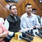 हिमाचल पुलिस न्यूयॉर्क पुलिस की तर्ज पर क्राइम केस को सॉल्व करने में निभाएगी अहम भूमिका 1 Five Day Week: हिमाचल प्रदेश सचिवालय कर्मचारियों ने उठाई ‘फाइव-डे वीक’ की मांग, जानिए! 2 दिन की छुट्टी से सरकार को कैसे होगी ₹100 करोड़ की बचत?