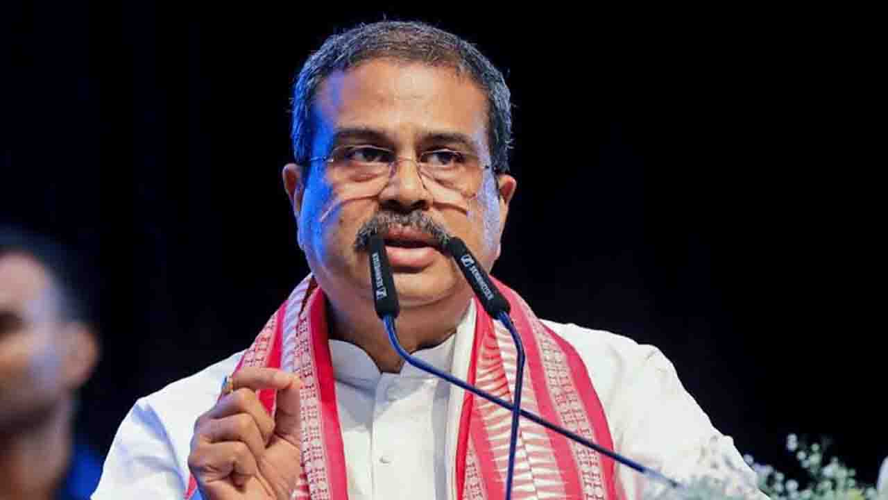 Dharmendra Pradhan Resignation Update: शिक्षा मंत्री धर्मेंद्र प्रधान के इस्तीफे पर सस्पेंस खत्म, सरकार ने साफ किया रुख