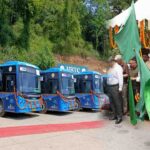 पत्नी और बच्चों ने सैल्यूट कर दी शहीद अशोक कुमार को अंतिम विदाई 2 खत्म हो जाएगा इंतजार, अब हिमाचल के गांवों में भी दौड़ेंगी बिना शोर वाली ई-बसें, ‘हिम बस प्लस’ स्मार्ट कार्ड भी होगा लॉन्च