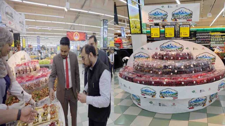 Himachal Fruit Export: ओमान के सुपरमार्केट्स में सजे हिमाचल प्रदेश के रसीले फल, स्वाद की कायल हुई दुनिया
