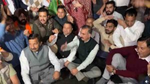 Himachal Congress Protest: छात्रों पर लाठीचार्ज और राहुल-प्रियंका को हिरासत में लेने पर हिमाचल कांग्रेस का राजभवन के बाहर प्रदर्शन