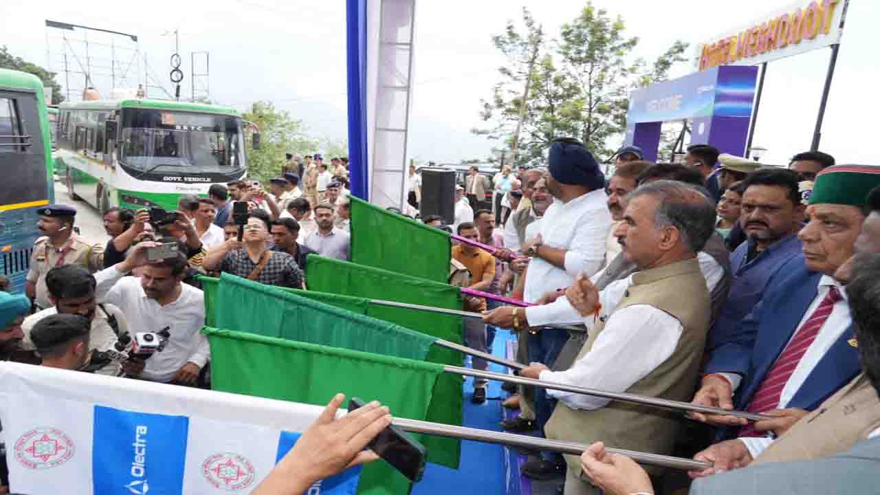 Himachal News: हिमाचल खरीदेगा 1000 नई ई-बसें और 100 हाइड्रोजन बसें, CM सुक्खू ने  297 ई-बसों को दिखाई हरी झंडी