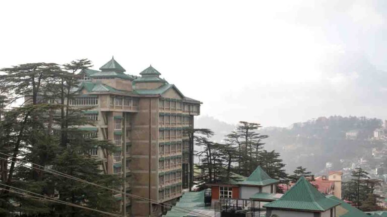 Shimla News: 'स्कूल बंद तो ज़मीन भी आपकी नहीं...' हिमाचल हाईकोर्ट का बड़ा फैसला, बंद सरकारी स्कूलों की ज़मीन मूल मालिकों को लौटाए सरका