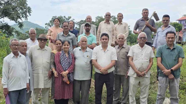 Solan News: हिमाचल कोली समाज के कार्यकारी अध्यक्ष जगदीश सिंह ने पौधे लगाकर मनाया 81वां जन्मदिन, 8 साल से कायम है परंपरा!
