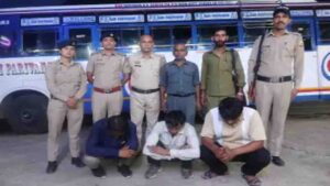 Mandi Police Drug Seizure: मंडी में नाकाबंदी के दौरान बस से 5 किलो चरस और अफीम जब्त, हरियाणा के तीन तस्कर गिरफ्तार