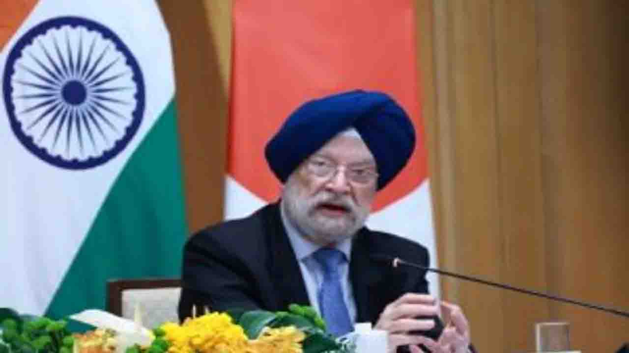 Petrol Diesel Price Cut: क्रूड ऑयल हुआ सस्ता, फिर भी पेट्रोल-डीजल सस्ता होने में क्यों लग रहा वक्त? सरकार ने बता दी असली वजह