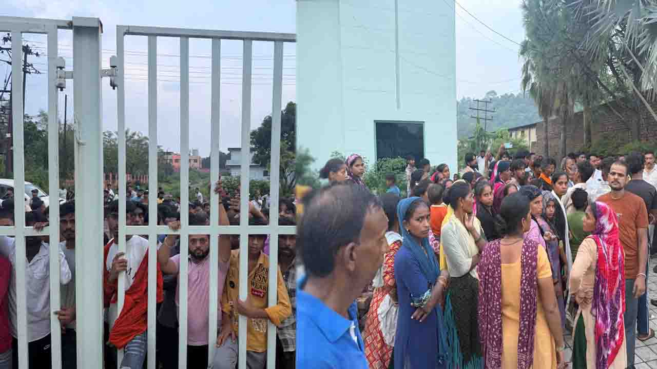 Sirmaur News: फैक्ट्री में सांप के डसने से मजदूर की मौत, परिजन "लाश लेकर पहुंचे, फिर शुरू हुआ पथराव..." बाद SDM ने संभाला मोर्चा