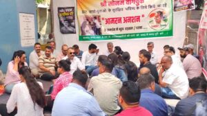Solan News: सोनम वांगचुक के समर्थन में सड़क पर उतरे हिमाचल के पूर्व IAS और जज, शिक्षा मंत्री से मांग लिया इस्तीफा!