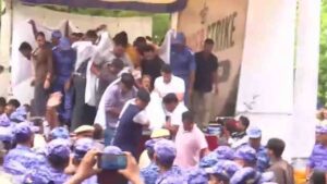 Sonam Wangchuk Jantar Mantar Protest: जंतर-मंतर पर 20 दिनों से अनशन पर बैठे सोनम वांगचुक जबरन उठाए गए , दिल्ली पुलिस ने अस्पताल में कराया भर्ती,