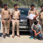 Mandi Bus Accident: मंडी के भवाना चौक में अनियंत्रित होकर पलटी निजी बस, 19 यात्री गंभीर रूप से घायल 1 Mandi News: मंडी में नशे की बड़ी खेप बरामद, 3 किलो चरस के साथ पकड़ा गया कसौली का युवक,