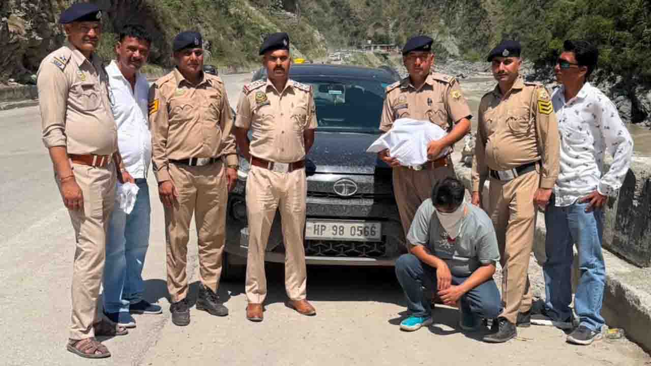 Mandi News: मंडी में नशे की बड़ी खेप बरामद, 3 किलो चरस के साथ पकड़ा गया कसौली का युवक,