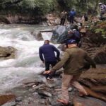 Chamba News: जेल से फरार कैदी ने बुजुर्ग रिश्तेदार को गोली मारी, नाबालिग भतीजी से रेप मामले का आरोपी था शख्स 1 Chamba News: उफनते नाले की चपेट में आई युवती, रातभर चला सर्च ऑपरेशन, सुबह सियूल नदी में तैरता मिला शव