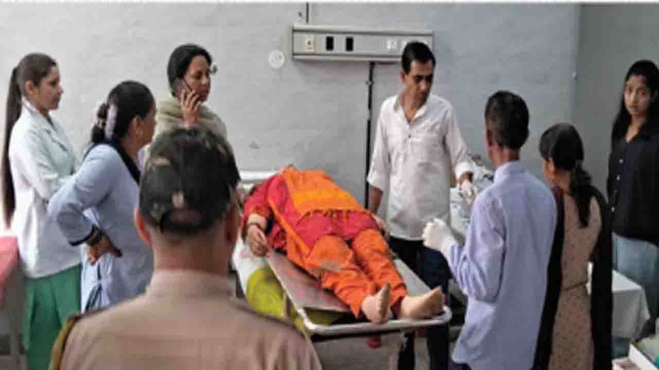 Mandi Landslide: मंडी में पहाड़ी से गिरी चट्टान, सिमसा माता मंदिर जा रही महिला की मौत, 7 घायल