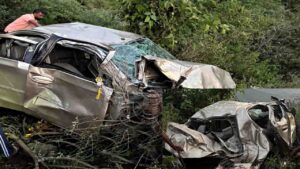 Sirmaur Road Accident: सराहां में खाई में गिरी अनियंत्रित कार, दंपति समेत 3 की दर्दनाक मौत, एक गंभीर घायल