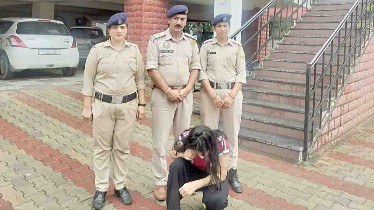 Bilaspur News: बसों में छुपाकर लाया जा रहा था ज़हर! , बिलासपुर में 22 साल की लड़की से पकड़ा 58 ग्राम 'चिट्टा'