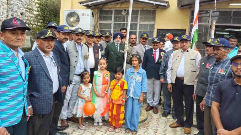 Solan News: धर्मपुर के अंबेडकर हॉल में गूंजे देशभक्ति के तराने, कर्नल सचेंद्र बादल की मौजूदगी में हर्षोल्लास से मनाया गया स्वतंत्रता दिवस समारोह