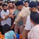 BJP MLA Sudhir Sharma: विजिलेंस दफ्तर में पेश हुए BJP विधायक सुधीर शर्मा, काली पट्टी बांधकर भारी संख्या में पहुंचे समर्थक, छावनी में बदला धर्मशाला थाना 1 Kangra News: महिला डॉक्टर की कार से टक्कर के बाद स्कूटी सवार की मौत, परिजनों ने शव सड़क पर रखकर किया चक्का जाम