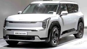 EV Insurance Battery Cover: EV और स्मार्ट कार वालों को अब एक्सीडेंट ही नहीं, साइबर अटैक और 'बैटरी' का नुकसान भी भरेगी इंश्योरेंस कंपनी