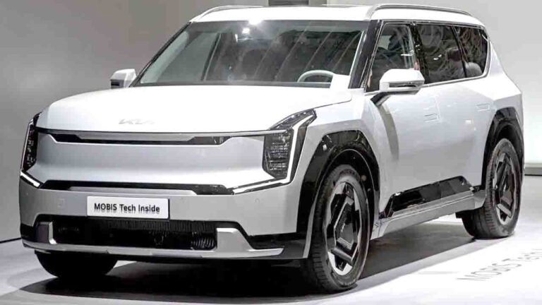 EV Insurance Battery Cover: EV और स्मार्ट कार वालों को अब एक्सीडेंट ही नहीं, साइबर अटैक और 'बैटरी' का नुकसान भी भरेगी इंश्योरेंस कंपनी