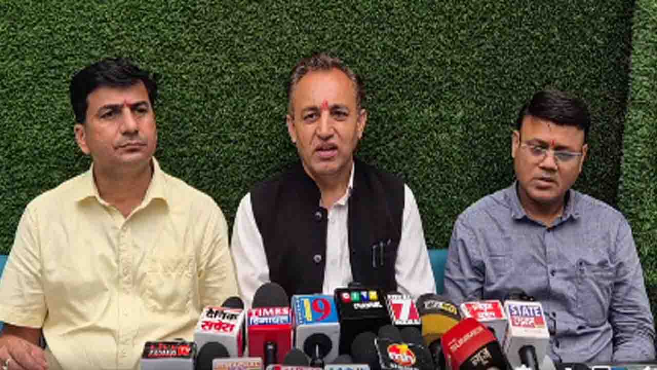 Himachal News: ट्रांसफर बैन हटाने की मांग तेज, HGTU अध्यक्ष वीरेंद्र चौहान बोले- 'कर्मचारियों को मिले 5% डीए और एरियर'