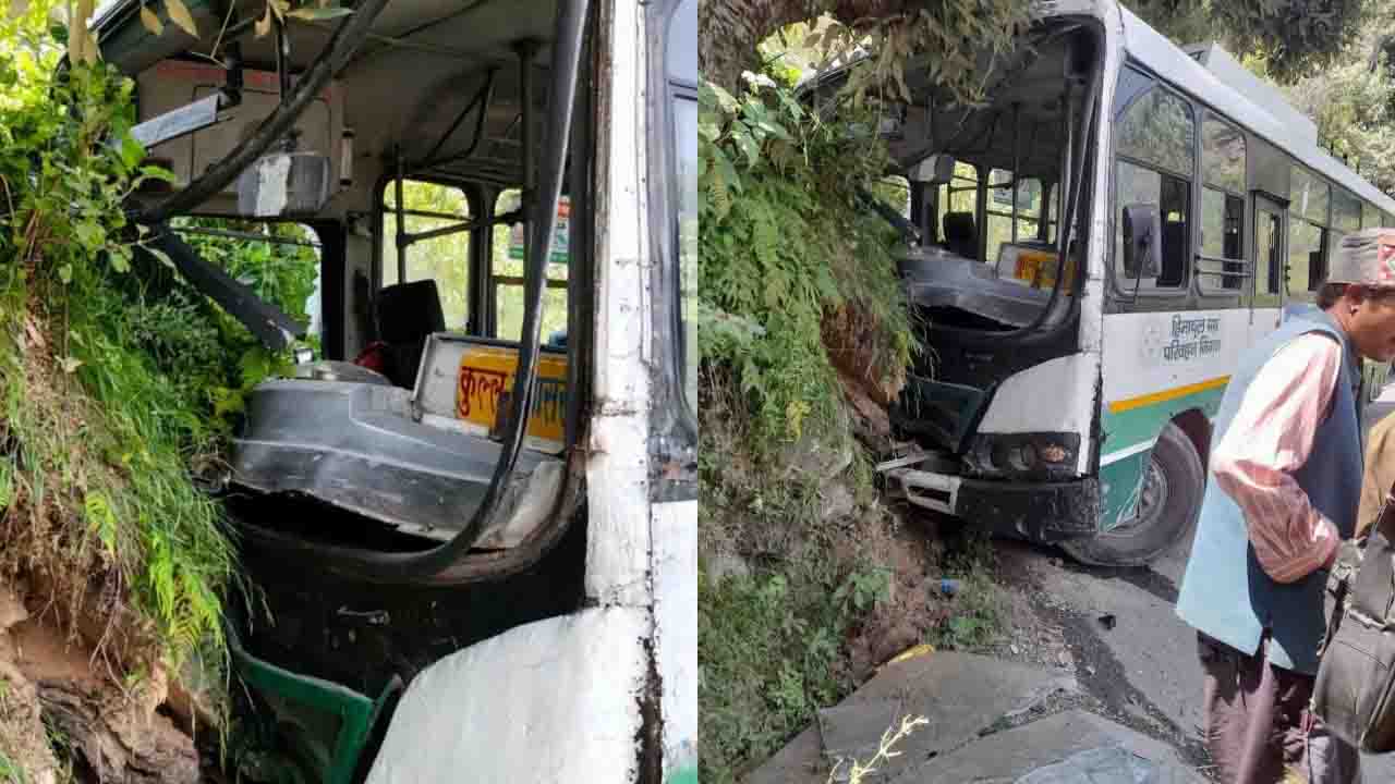HOME 12 HRTC Bus Accident Kullu: कुल्लू-ब्यासर मार्ग पर ब्रेक फेल होने पर पहाड़ी से टकराई HRTC बस, 40 महिलाएं घायल