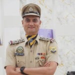 Shimla News: "परिवार का पहला शिक्षक बनने का गौरव", दीक्षित ने JBT बनकर साकार किया माता-पिता का वर्षों पुराना सपना, पूरे गांव में जश्न 1 Shimla News: लंदन जाने के लिए फर्जी स्पॉन्सरशिप देकर बुरे फंसे हिमाचल पुलिस के इंस्पेक्टर, अब दर्ज हुई FIR