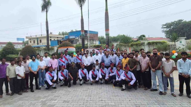 Sirmour News: देशभक्ति के रंग में रंगा नैनज़ फैमिली का स्वतंत्रता दिवस, युवाओं को नशे से दूर रखने का दिया संदेश