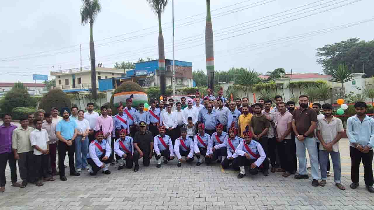 Sirmour News: देशभक्ति के रंग में रंगा नैनज़ फैमिली का स्वतंत्रता दिवस, युवाओं को नशे से दूर रखने का दिया संदेश