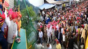 Chamba News: मुख्यमंत्री ने पारंपरिक मिंजर शोभायात्रा का नेतृत्व किया, चंबा के अंतरराष्ट्रीय मिंजर मेले का हुआ समापन