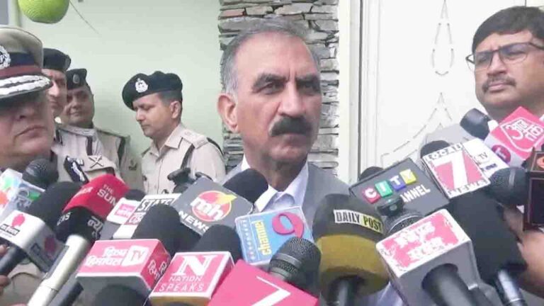 Shimla News:"रिजॉर्ट घुमाने से बेहतर धरने पर बैठें जयराम..." पंचकूला बाड़ेबंदी पर सीएम सुक्खू, बोले— BJP को आखिर किसका डर?
