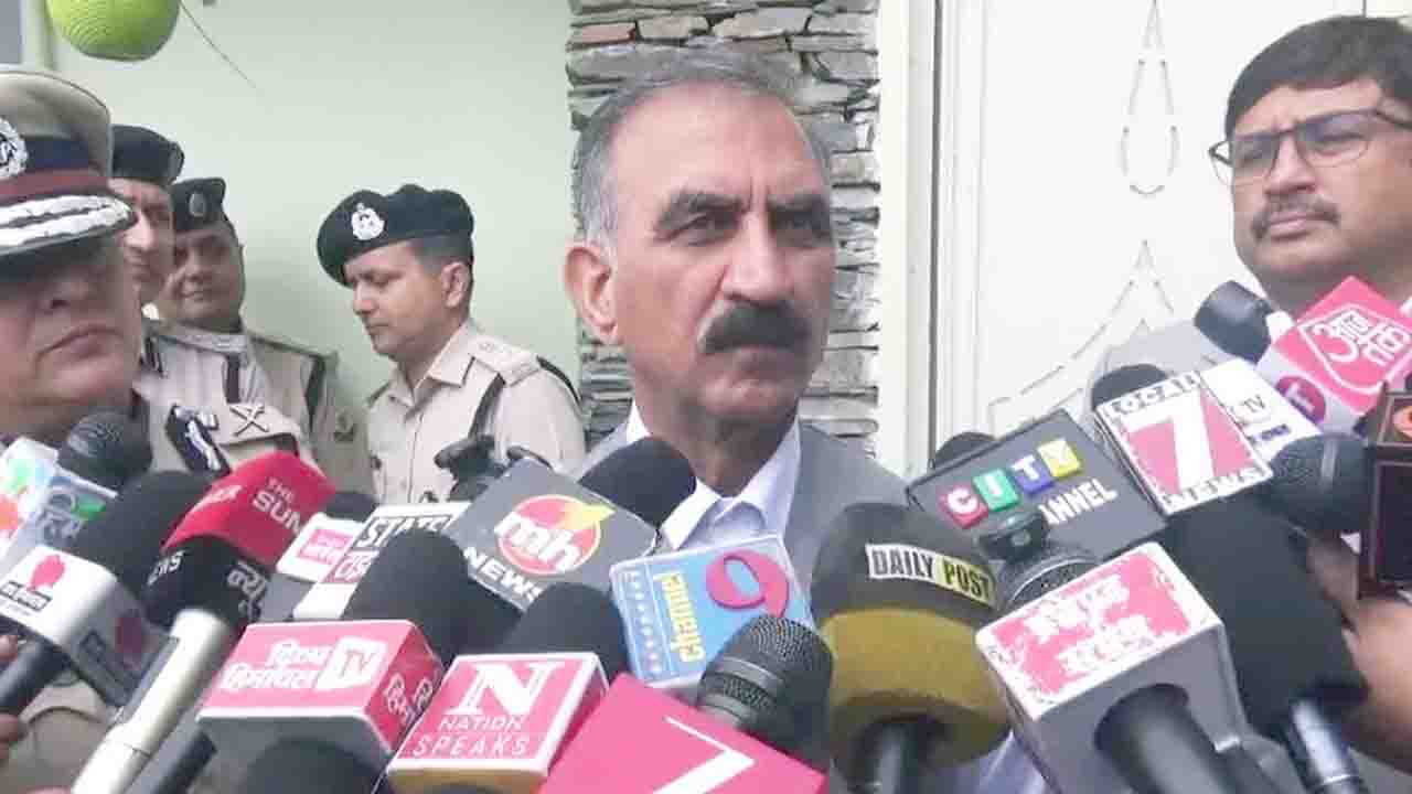 Shimla News:"रिजॉर्ट घुमाने से बेहतर धरने पर बैठें जयराम..." पंचकूला बाड़ेबंदी पर सीएम सुक्खू, बोले— BJP को आखिर किसका डर?