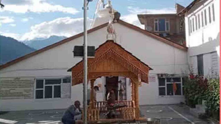 Triloknath Temple Controversy: जांच पूरी, चालान तैयार... त्रिलोकनाथ मंदिर में पवित्र खड़ाऊं उठाने व धार्मिक उन्माद फैलाने वाले SC-ST एक्ट केस में कार्रवाई की देरी पर उठे सवाल