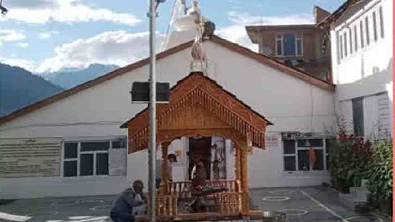 Triloknath Temple Controversy: जांच पूरी, चालान तैयार... त्रिलोकनाथ मंदिर में पवित्र खड़ाऊं उठाने व धार्मिक उन्माद फैलाने वाले SC-ST एक्ट केस में कार्रवाई की देरी पर उठे सवाल