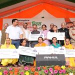Himachal News: 'साढ़े तीन साल पूरे फिर भी कर्मचारी असंतुष्ट...' - DA एरियर और 62 साल रिटायरमेंट उम्र को लेकर हिमाचल अध्यापकों ने सरकार को दिया 17 सूत्रीय एजेंडा 1 Hamirpur News: मुख्यमंत्री ने 4,967 लाभार्थियों को 20.61 करोड़ रुपये से अधिक की वित्तीय सहायता वितरित की