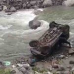 Himachal News: कुल्लू की खाद्य सुरक्षा अधिकारी बबीता टण्डन रिश्वत लेते हुए गिरफ्तार..! 2 Manali Road Accident: ओल्ड मनाली में आधी रात को चीख-पुकार, 2 युवकों की दर्दनाक मौत; 3 की हालत गंभीर!