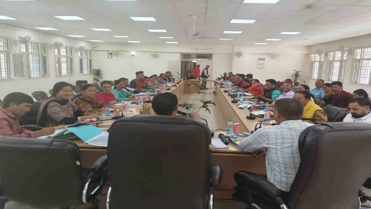 Forest Rights Act 2006: वनों पर पारंपरिक अधिकारों को मिली पहचान, बंजार में 172 सामुदायिक वन अधिकार स्वीकृत