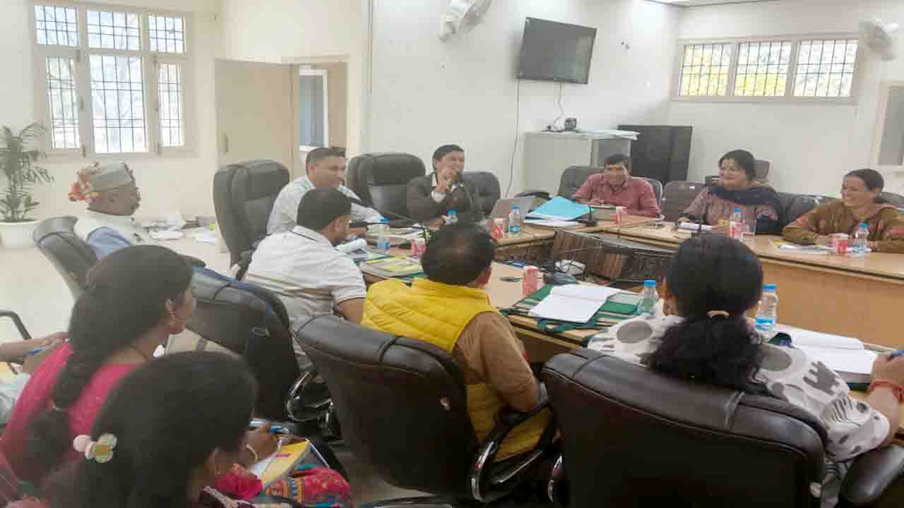 Forest Rights Act 2006: वनों पर पारंपरिक अधिकारों को मिली पहचान, बंजार में 172 सामुदायिक वन अधिकार स्वीकृत