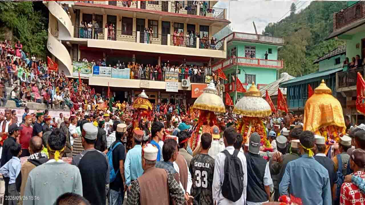 Himachal Dev Culture: वाद्ययंत्रों की गूंज से देवमय हुई तीर्थन घाटी, गुशैनी में ब्रेलंगा मेले की धूम 1 Himachal Dev Culture: वाद्ययंत्रों की गूंज से देवमय हुई तीर्थन घाटी, गुशैनी में ब्रेलंगा मेले की धूम