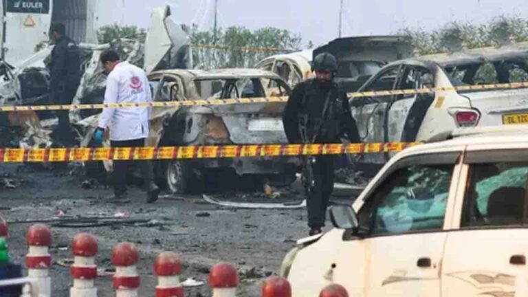 Delhi Red Fort Blast NIA Chargesheet: पेशाब जमा किया और AI और ChatGPT से सीखा बम बनाना, लाल किला ब्लास्ट केस की चर्जशीट में NIA बड़े खुलासे