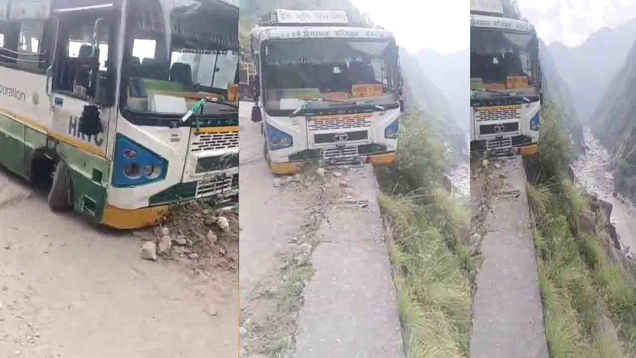 HRTC Bus Accident Kinnaur: किन्नौर बड़ा हादसा टला, ब्रेक फेल होने से सड़क किनारे लटकी HRTC बस, 10 यात्रियों की बची जा