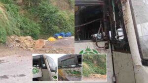 Hamirpur News: सुजानपुर में चलती बस पर गिरी पहाड़ी, बाल-बाल बचे चालक-परिचालक