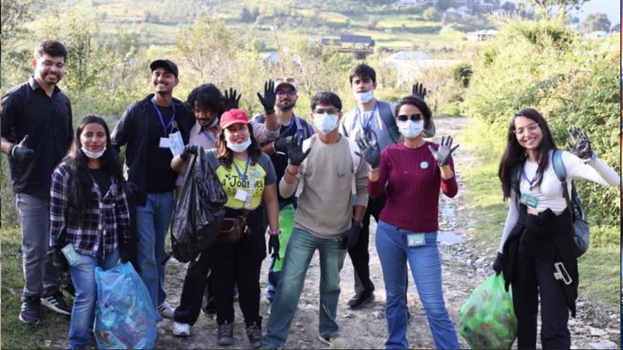 Himalayan Village Adoption: हिमालय के गांवों को पैसों से नहीं, हुनर और समय से ‘एडॉप्ट’ कर रहे युवा, कुल्लू की सैंज वैली में देखने को मिली अनोखी पहल..!