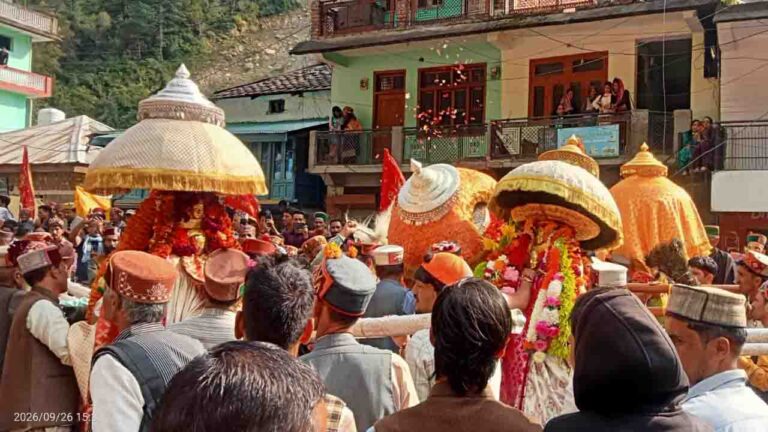 HOME 1 Himachal Dev Culture: वाद्ययंत्रों की गूंज से देवमय हुई तीर्थन घाटी, गुशैनी में ब्रेलंगा मेले की धूम