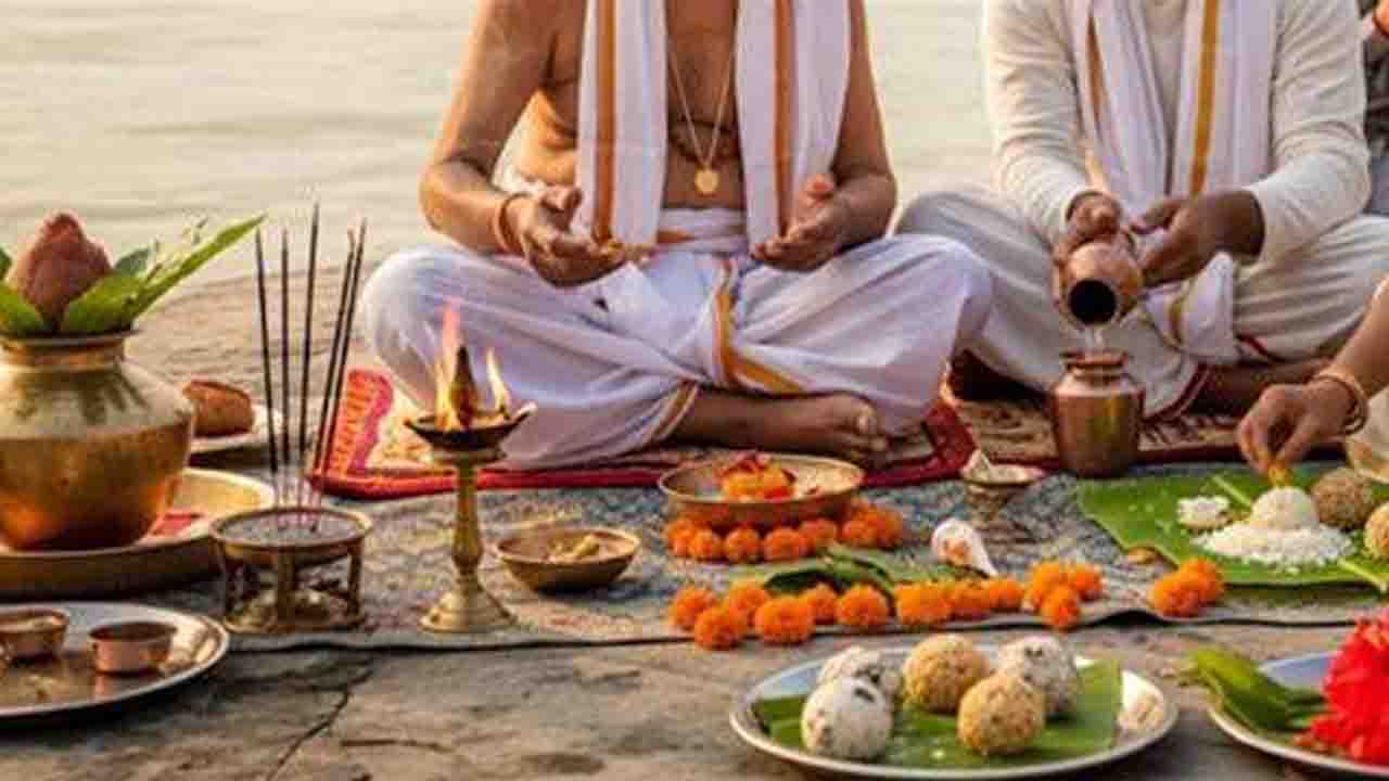 Pitru Paksha 2026 Dates: श्राद्ध की तिथियां और धार्मिक महत्व, जानें इस साल कब से होगी शुरुआत.! 4 Pitru Paksha 2026 Dates: श्राद्ध की तिथियां और धार्मिक महत्व, जानें इस साल कब से होगी शुरुआत.!